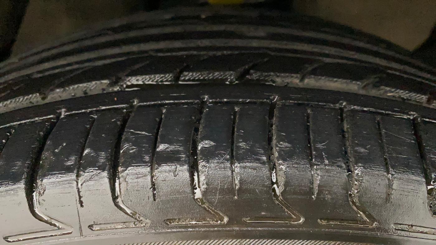 2016 Toyota Innova Crysta 2.8 ZX AT 7 STR, Diesel, Automatic, 88,694 km, Right Front Tyre Tread