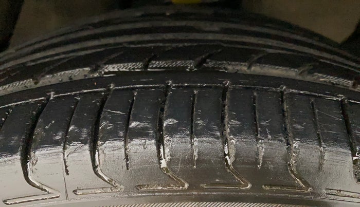 2016 Toyota Innova Crysta 2.8 ZX AT 7 STR, Diesel, Automatic, 88,694 km, Right Front Tyre Tread