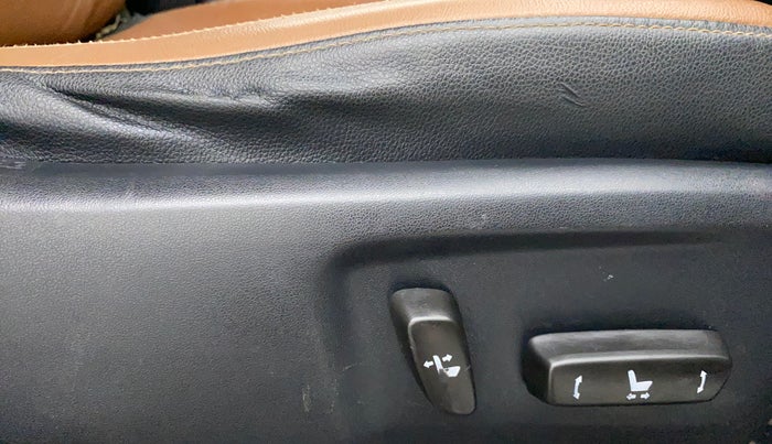 2016 Toyota Innova Crysta 2.8 ZX AT 7 STR, Diesel, Automatic, 88,694 km, Driver Side Adjustment Panel