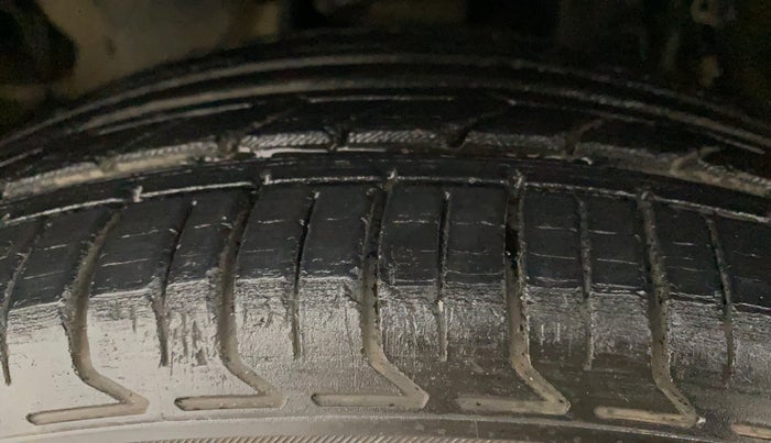 2016 Toyota Innova Crysta 2.8 ZX AT 7 STR, Diesel, Automatic, 88,694 km, Left Front Tyre Tread