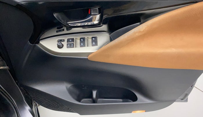 2016 Toyota Innova Crysta 2.8 ZX AT 7 STR, Diesel, Automatic, 88,694 km, Driver Side Door Panels Control