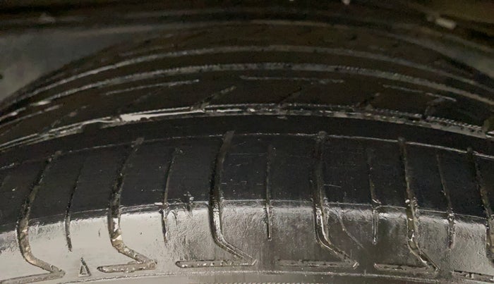 2016 Toyota Innova Crysta 2.8 ZX AT 7 STR, Diesel, Automatic, 88,694 km, Left Rear Tyre Tread