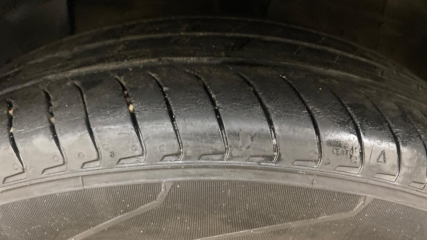 2024 Hyundai EXTER SX(O) CONNECT 1.2 AMT DUAL TONE, Petrol, Automatic, 28,151 km, Left Front Tyre Tread
