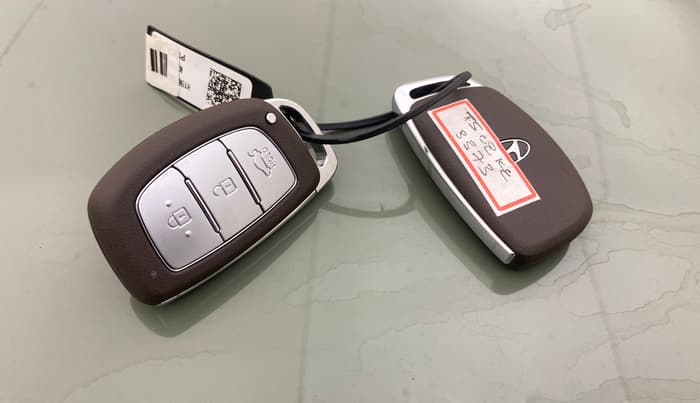 2024 Hyundai EXTER SX(O) CONNECT 1.2 AMT DUAL TONE, Petrol, Automatic, 28,151 km, Key Close Up