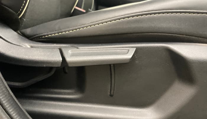 2024 Hyundai EXTER SX(O) CONNECT 1.2 AMT DUAL TONE, Petrol, Automatic, 28,151 km, Driver Side Adjustment Panel