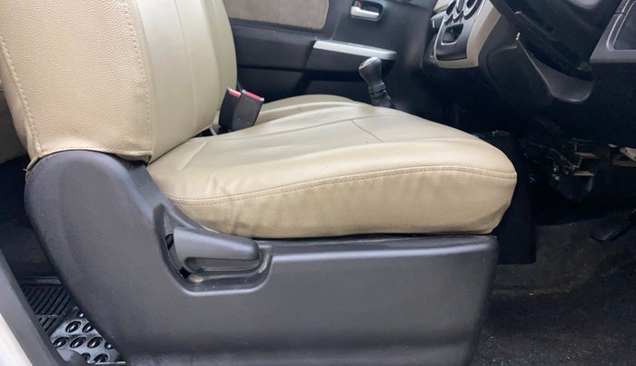 2015 Maruti Wagon R 1.0 VXI, Petrol, Manual, 1,05,396 km, Driver Side Adjustment Panel