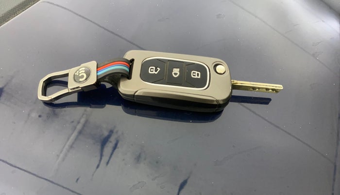 2022 Tata Tiago XT PETROL, Petrol, Manual, 28,288 km, Key Close Up