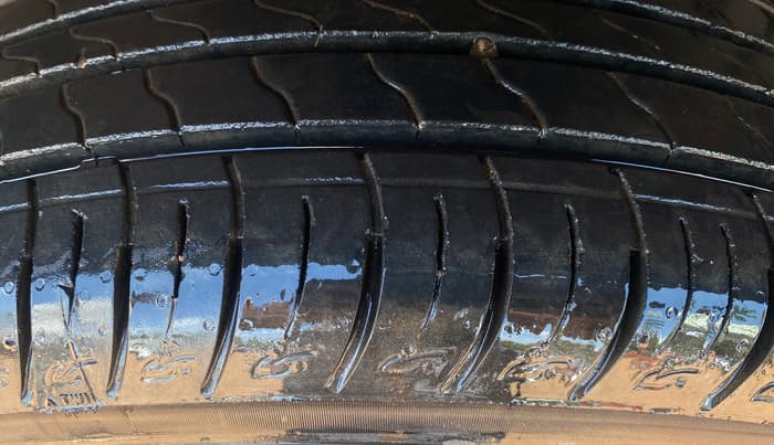 2014 Renault Duster 85 PS RXL DIESEL, Diesel, Manual, 74,437 km, Left Front Tyre Tread