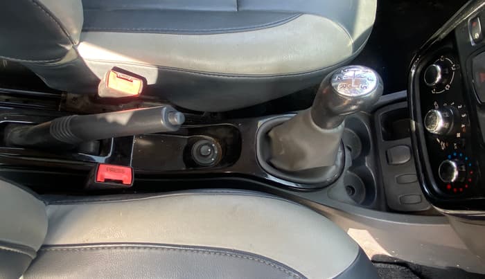2014 Renault Duster 85 PS RXL DIESEL, Diesel, Manual, 74,437 km, Gear Lever