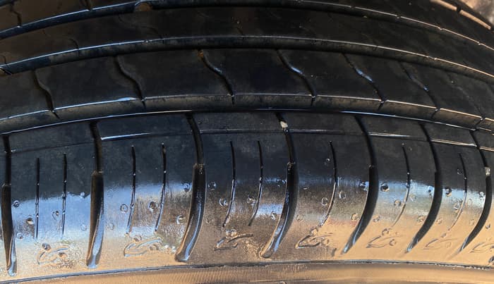 2014 Renault Duster 85 PS RXL DIESEL, Diesel, Manual, 74,437 km, Left Rear Tyre Tread