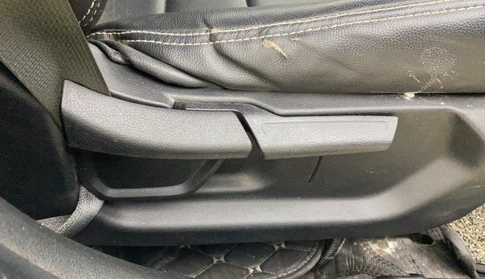 2023 Hyundai NEW I20 SPORTZ 1.2 MT, Petrol, Manual, 38,249 km, Driver Side Adjustment Panel