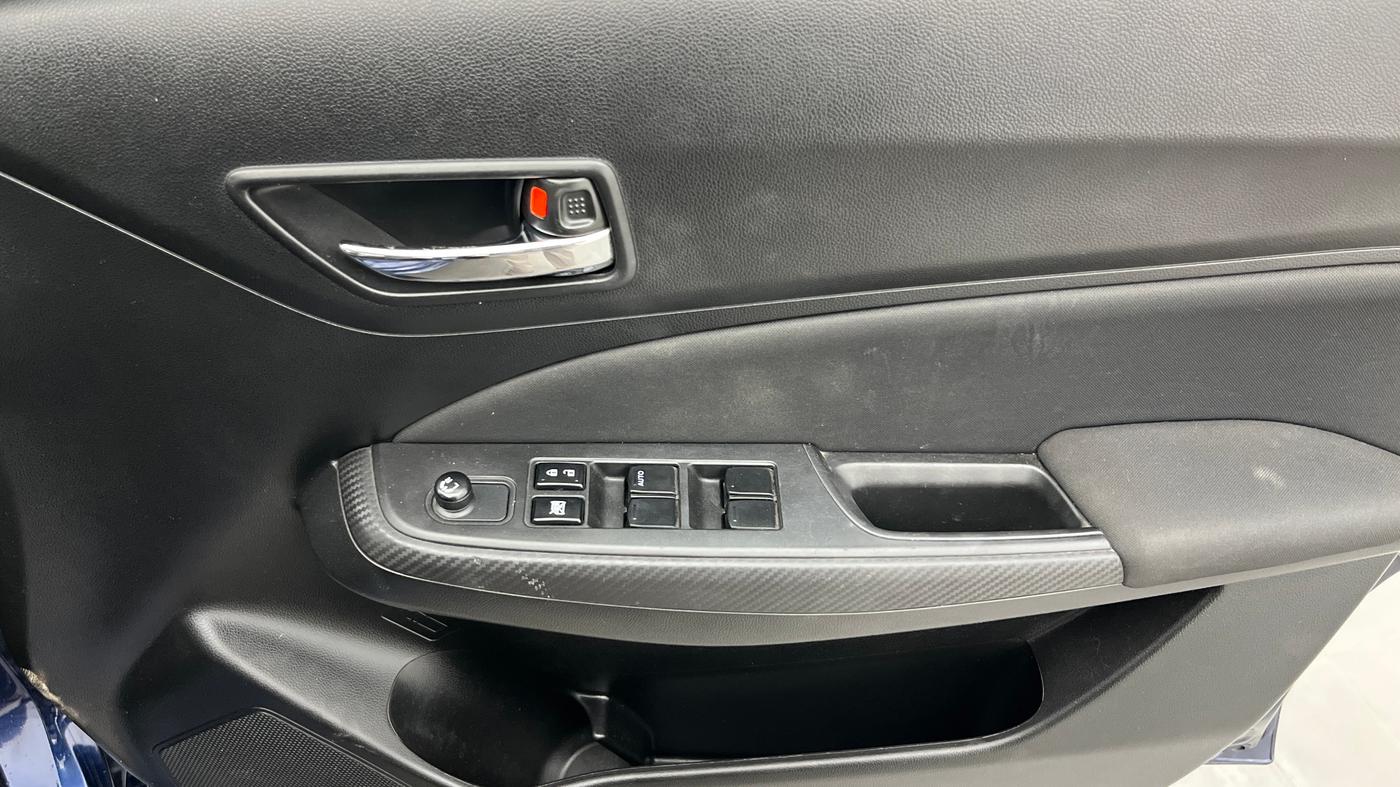 2021 Maruti Swift VXI, Petrol, Manual, 51,761 km, Driver Side Door Panels Control
