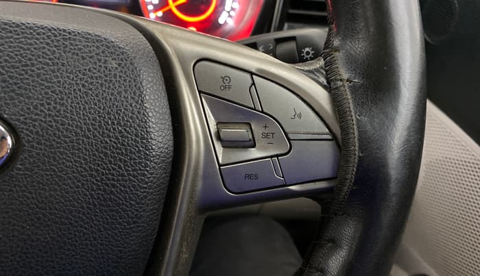 2021 Mahindra XUV300 W8 1.2 PETROL, Petrol, Manual, 50,918 km, Adaptive Cruise Control