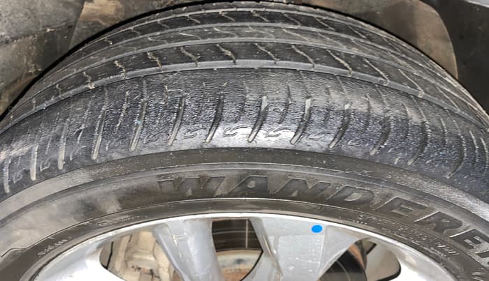 2021 Mahindra XUV300 W8 1.2 PETROL, Petrol, Manual, 50,918 km, Left Front Tyre Tread