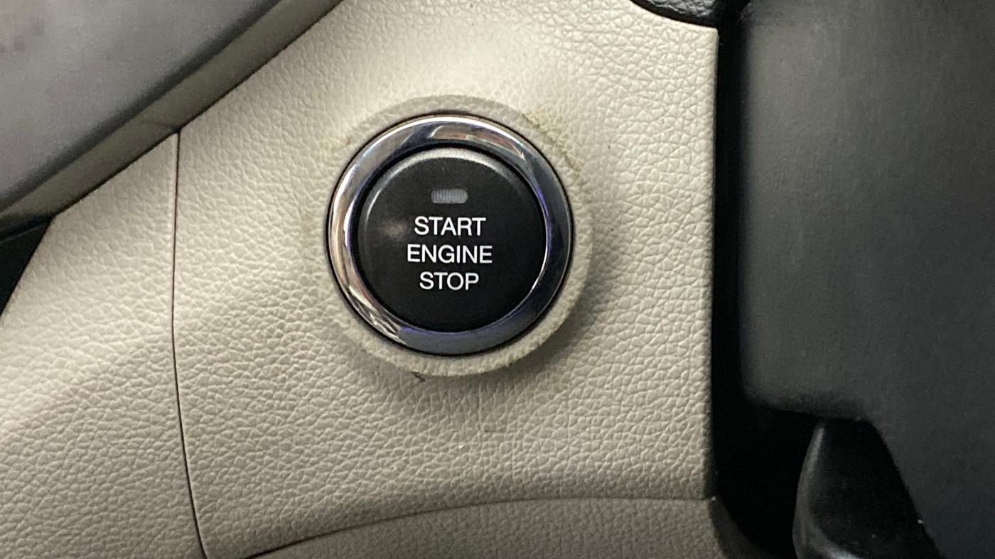 2021 Mahindra XUV300 W8 1.2 PETROL, Petrol, Manual, 50,918 km, Keyless Start/ Stop Button