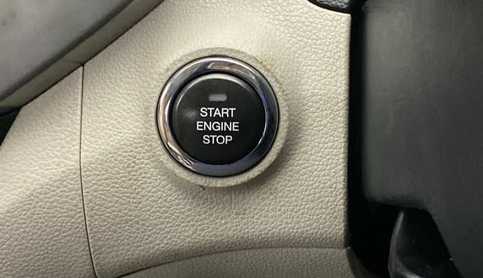 2021 Mahindra XUV300 W8 1.2 PETROL, Petrol, Manual, 50,918 km, Keyless Start/ Stop Button