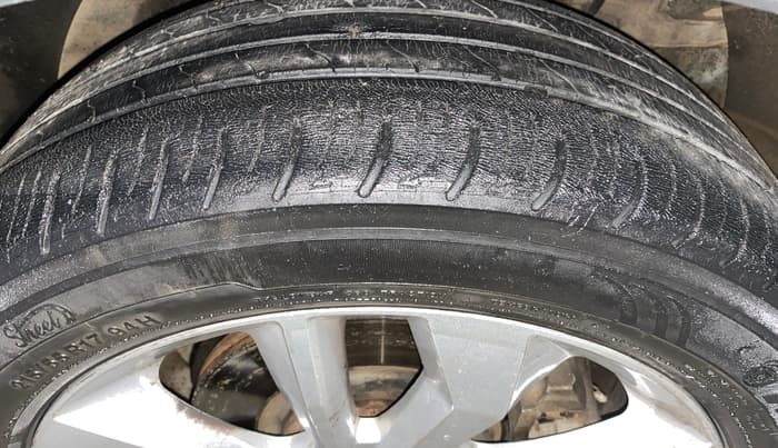 2021 Mahindra XUV300 W8 1.2 PETROL, Petrol, Manual, 50,918 km, Right Front Tyre Tread