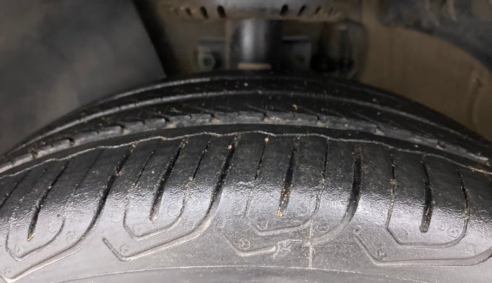 2017 Volkswagen Polo HIGHLINE1.2L, Petrol, Manual, 50,088 km, Left Front Tyre Tread