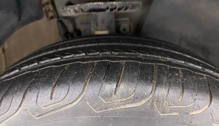 2017 Volkswagen Polo HIGHLINE1.2L, Petrol, Manual, 50,088 km, Right Front Tyre Tread