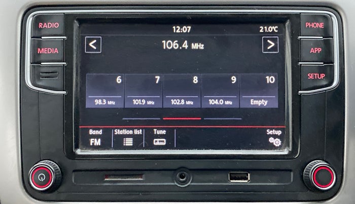 2017 Volkswagen Polo HIGHLINE1.2L, Petrol, Manual, 50,088 km, Infotainment System