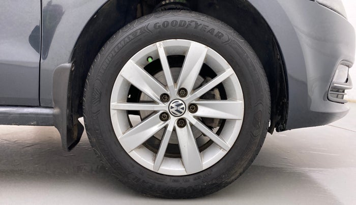 2017 Volkswagen Polo HIGHLINE1.2L, Petrol, Manual, 50,088 km, Right Front Wheel