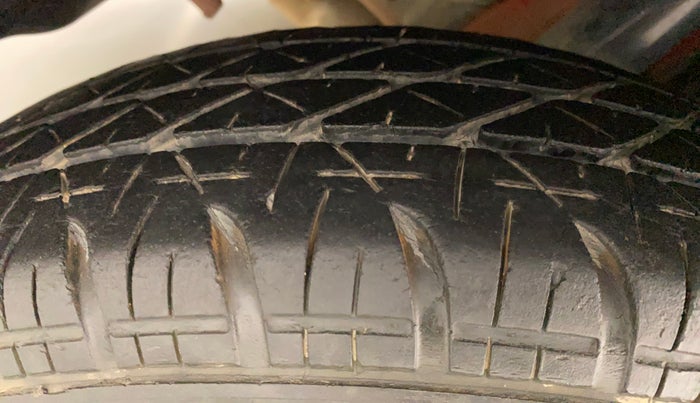2016 Maruti Swift VXI, Petrol, Manual, 38,025 km, Right Rear Tyre Tread