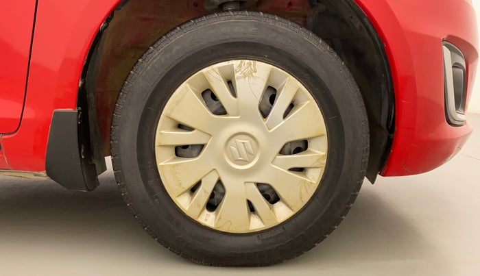 2016 Maruti Swift VXI, Petrol, Manual, 38,025 km, Right Front Wheel