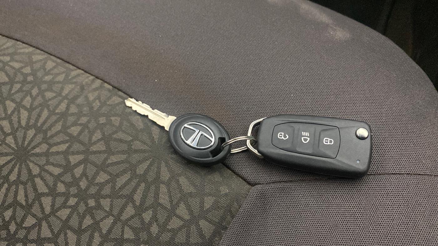 2016 Tata Zest XMS PETROL, Petrol, Manual, 91,710 km, Key Close Up