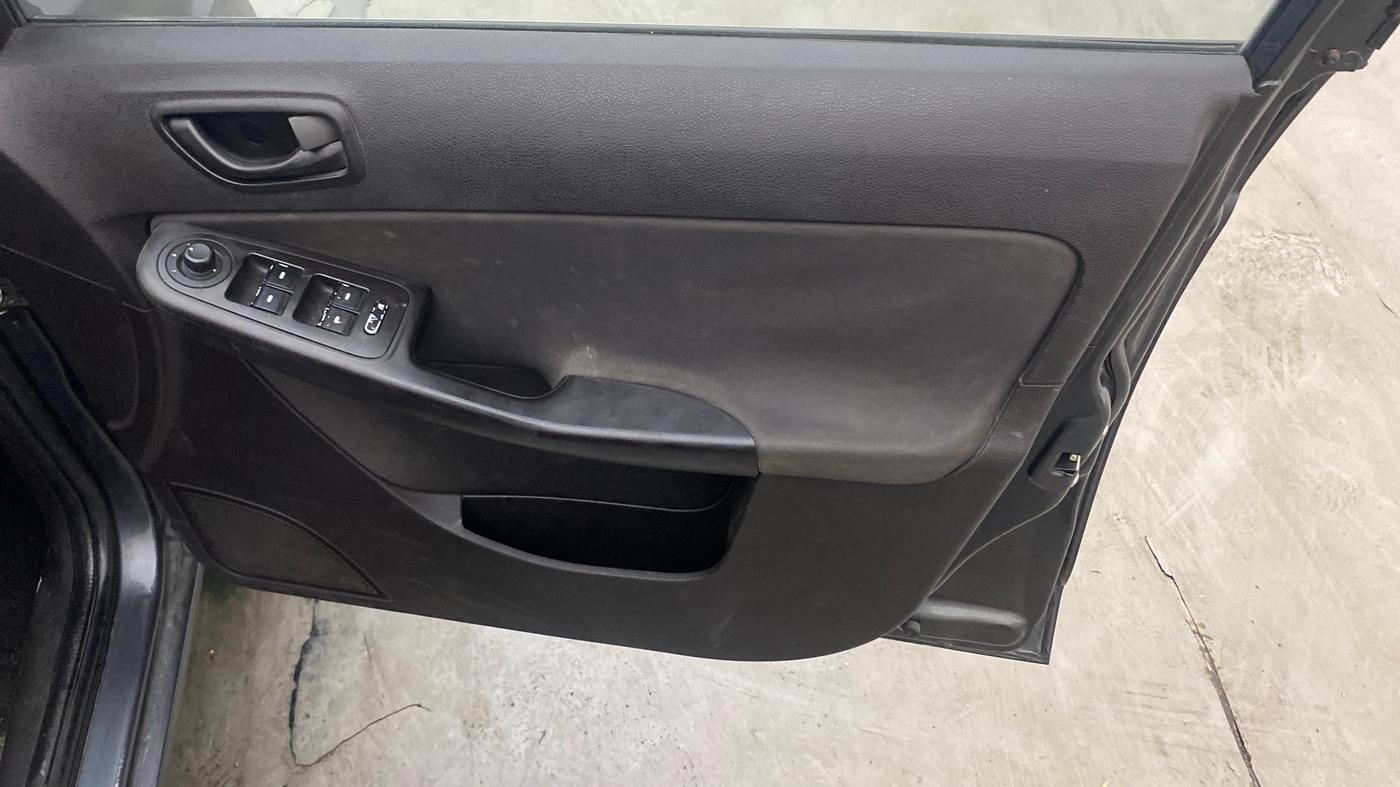 2016 Tata Zest XMS PETROL, Petrol, Manual, 91,710 km, Driver Side Door Panels Control