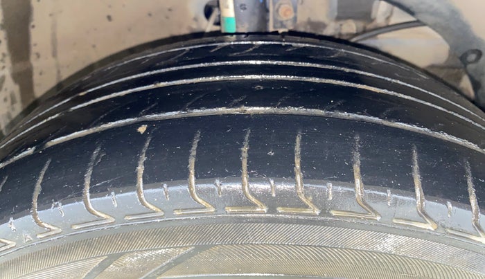 2017 Maruti Dzire ZDI, Diesel, Manual, 82,860 km, Right Front Tyre Tread