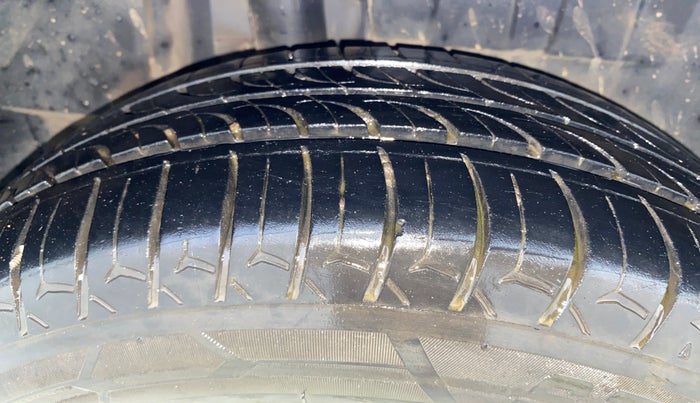 2017 Maruti Dzire ZDI, Diesel, Manual, 82,860 km, Right Rear Tyre Tread