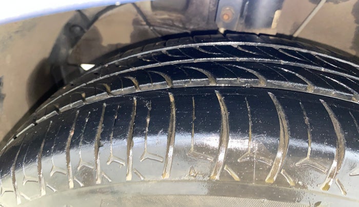 2017 Maruti Dzire ZDI, Diesel, Manual, 82,860 km, Left Front Tyre Tread