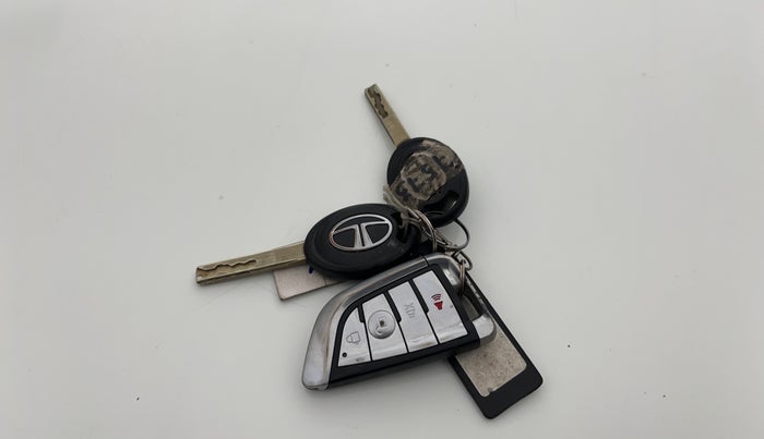 2022 Tata PUNCH PURE MT, Petrol, Manual, 53,779 km, Key Close Up