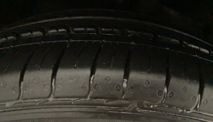 2021 Maruti Ciaz DELTA AT 1.5 SHVS PETROL, Petrol, Automatic, 3,581 km, Right Rear Tyre Tread