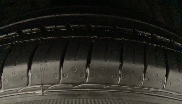 2021 Maruti Ciaz DELTA AT 1.5 SHVS PETROL, Petrol, Automatic, 3,581 km, Left Front Tyre Tread