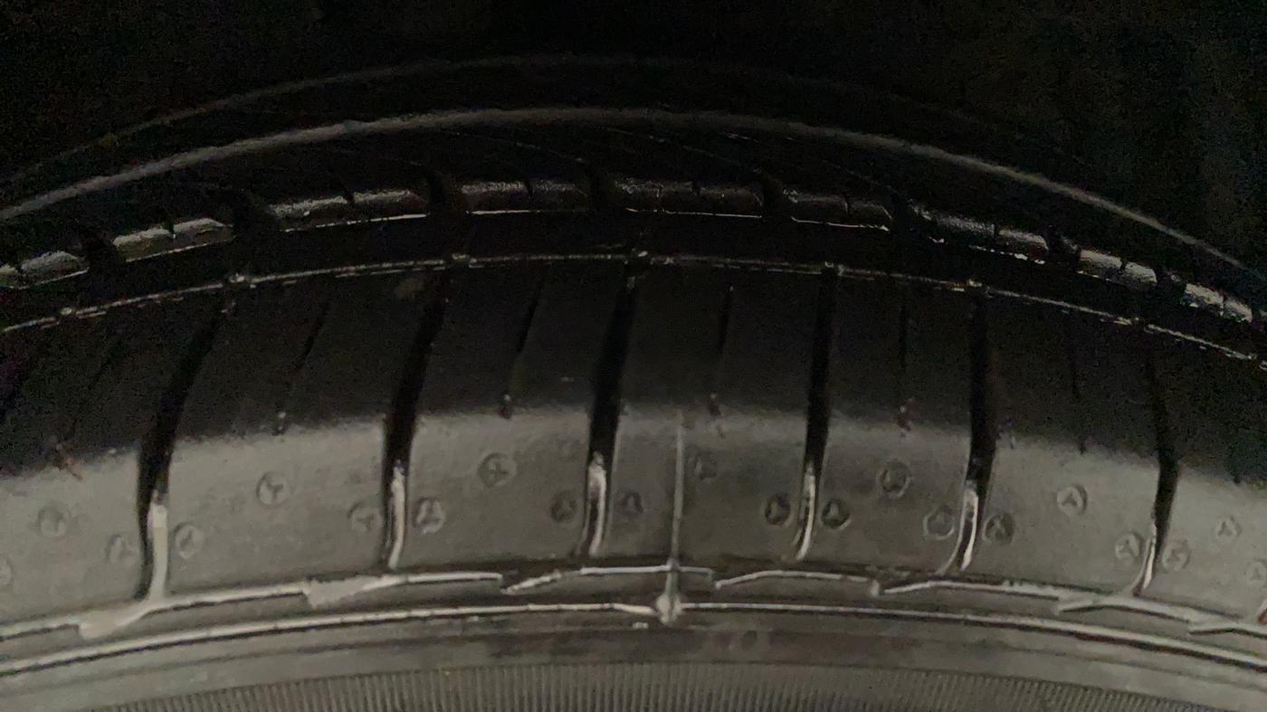 2021 Maruti Ciaz DELTA AT 1.5 SHVS PETROL, Petrol, Automatic, 3,581 km, Right Front Tyre Tread