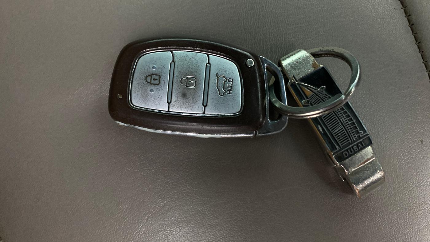 2015 Hyundai Creta SX PLUS 1.6 PETROL, Petrol, Manual, 1,06,922 km, Key Close Up