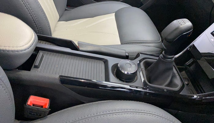 2025 Tata Curvv Creative S 1.2 Petrol 6MT, Petrol, Manual, 9,292 km, Gear Lever