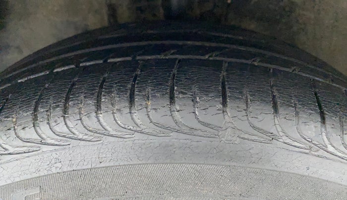 2012 Toyota Corolla Altis G, Petrol, Manual, 28,985 km, Left Front Tyre Tread