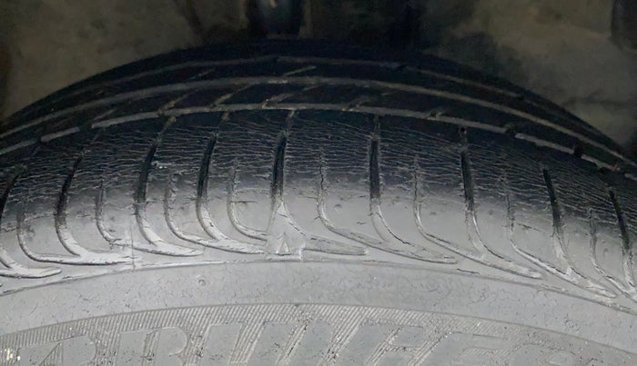 2012 Toyota Corolla Altis G, Petrol, Manual, 28,985 km, Right Front Tyre Tread