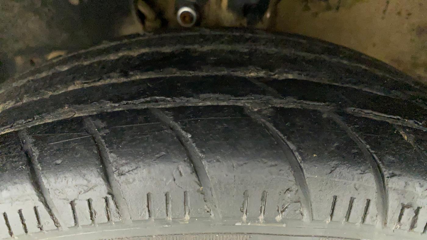 2019 Maruti New Wagon-R LXI CNG 1.0 L, CNG, Manual, 68,869 km, Left Front Tyre Tread