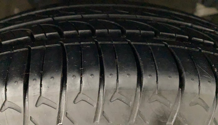 2021 Hyundai AURA S 1.2 CNG, CNG, Manual, 59,623 km, Right Front Tyre Tread