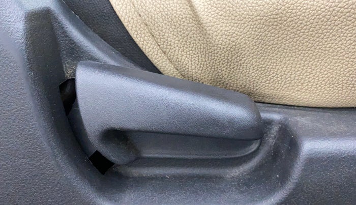 2014 Maruti Wagon R Stingray VXI, Petrol, Manual, 74,611 km, Driver Side Adjustment Panel