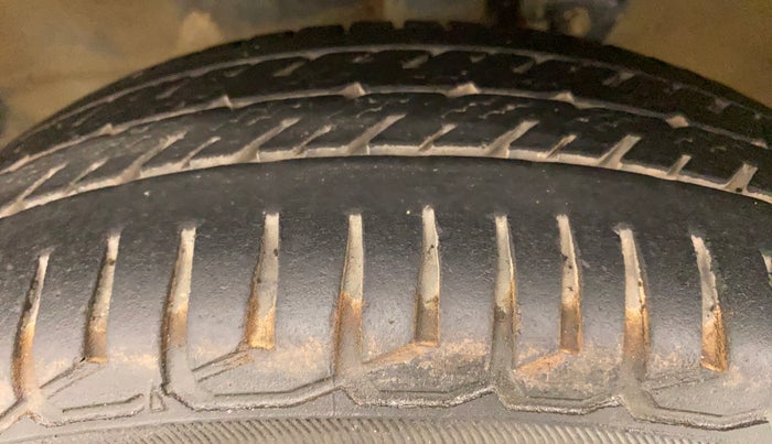 2014 Maruti Wagon R Stingray VXI, Petrol, Manual, 74,611 km, Left Front Tyre Tread