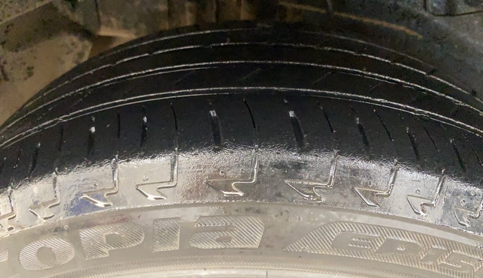 2018 Tata NEXON XM DIESEL, Diesel, Manual, 1,12,267 km, Right Rear Tyre Tread