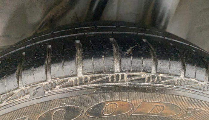 2016 Honda Amaze 1.2L I-VTEC S, Petrol, Manual, 67,524 km, Left Rear Tyre Tread