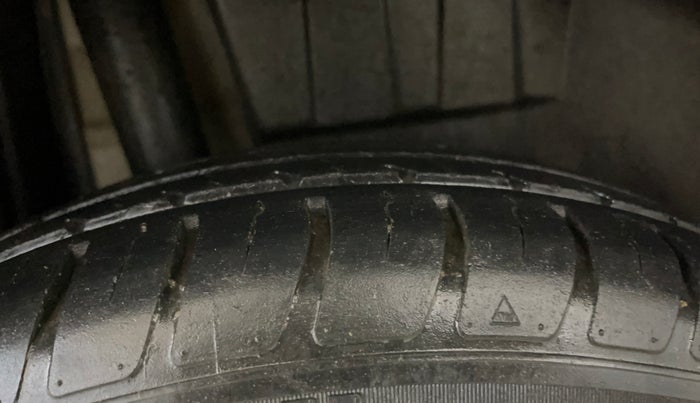 2019 Maruti Dzire LXI, Petrol, Manual, 27,655 km, Right Rear Tyre Tread