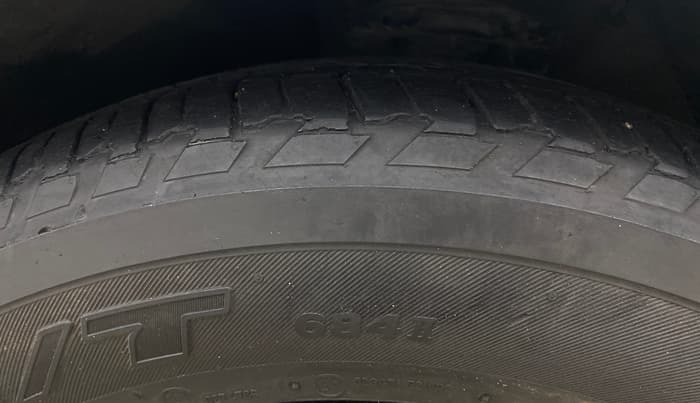 2020 KIA CARNIVAL PRESTIGE 2.2 7 STR, Diesel, Automatic, 1,21,694 km, Left Front Tyre Tread