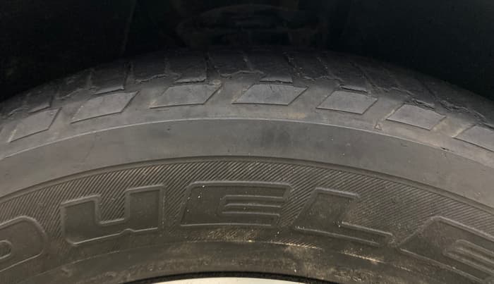 2020 KIA CARNIVAL PRESTIGE 2.2 7 STR, Diesel, Automatic, 1,21,694 km, Right Front Tyre Tread
