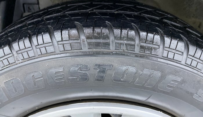 2015 Maruti Swift VXI D, Petrol, Manual, 31,335 km, Left Front Tyre Tread